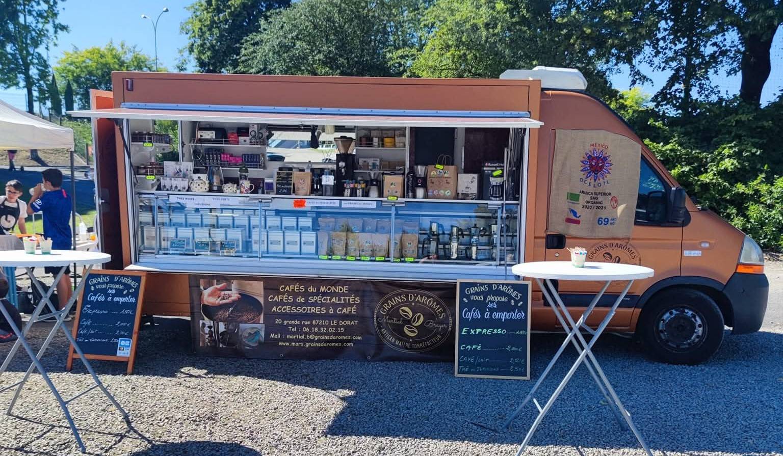 Camion ouvert en service