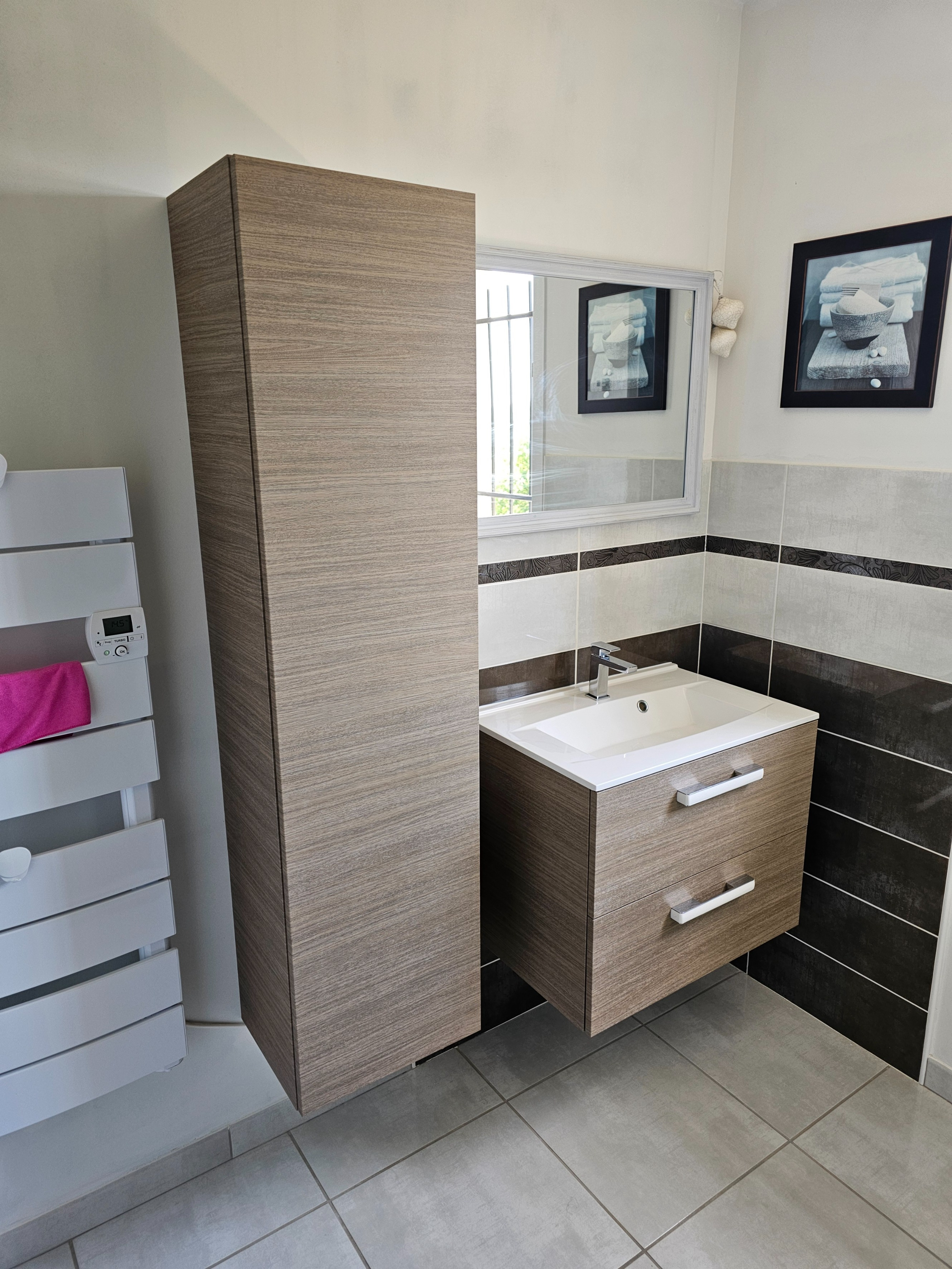 Renovation meuble salle de bain en Honey Walnut aprés